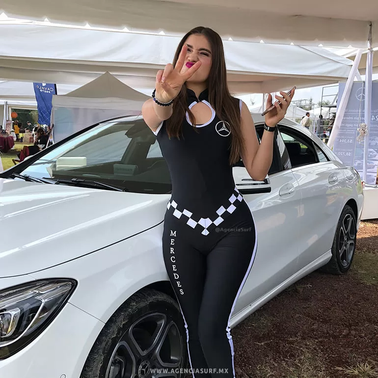 Agencia Surf - Edecan en Mercedes Benz en Puebla